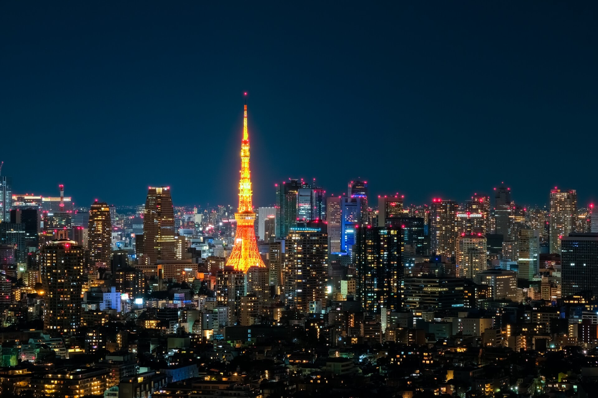 東京　夜の街並み